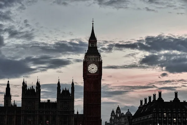 Big Ben Torre dell'orologio Londra al Tamigi River — Foto Stock