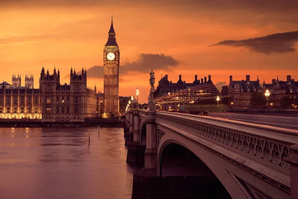 Torre del Reloj Big Ben Londres en el río Támesis — Foto de Stock
