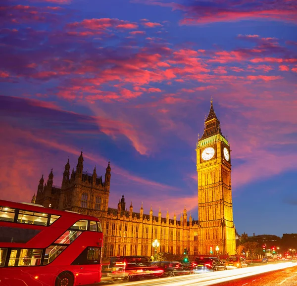 Big Ben Torre dell'orologio con autobus di Londra — Foto Stock