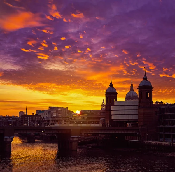 Zachód słońca London Thames z St Paul Pauls — Zdjęcie stockowe