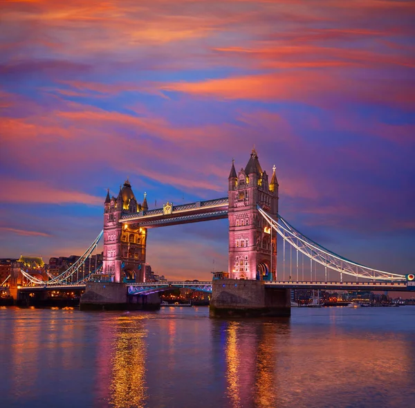 London Tower Bridge tramonto sul Tamigi — Foto Stock