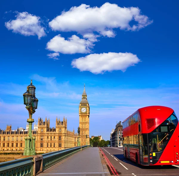 大本钟塔楼和伦敦巴士 — 图库照片