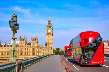Big Ben Saat Kulesi ve Londra otobüs