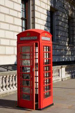 Londra eski kırmızı telefon kulübesi