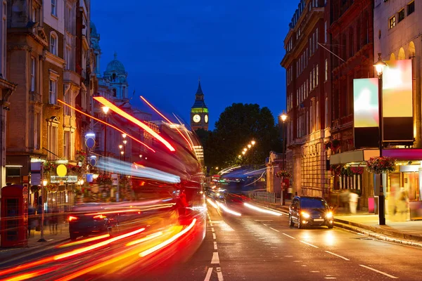 London Big Ben aus Trafalgar Square Verkehr — Stockfoto