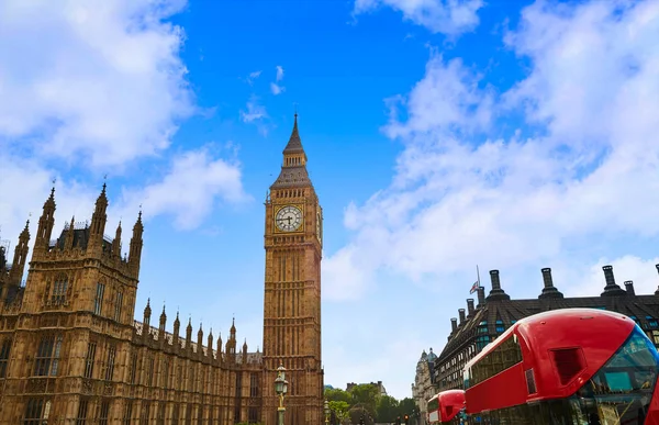 Torre del reloj Big Ben con autobús de Londres — Foto de Stock