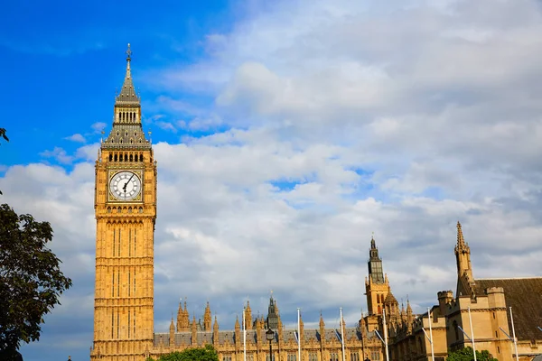 Big Ben баштою в Лондоні — стокове фото