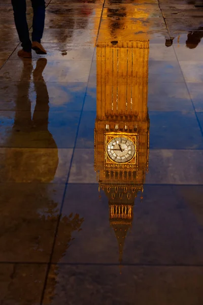 Big Ben Clock Tower reflexão poça Londres — Fotografia de Stock