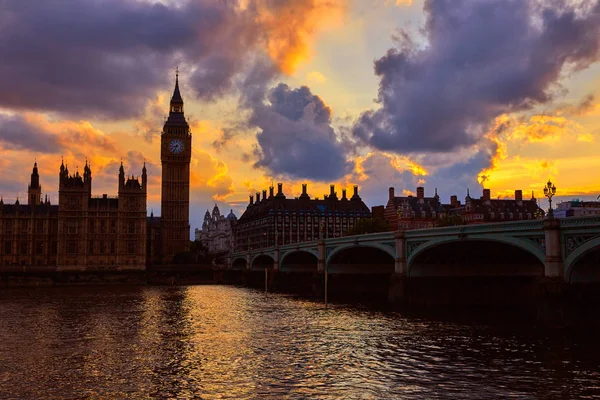 Big Ben Torre dell'orologio Londra al Tamigi River — Foto Stock