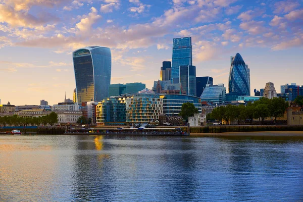 Londen financiële wijk skyline zonsondergang — Stockfoto