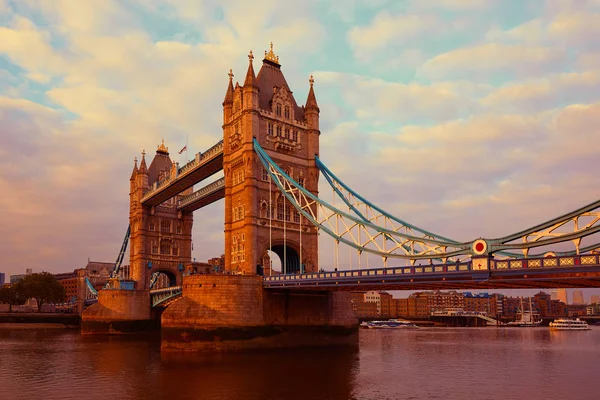 Londen Tower Bridge over Theems River — Stockfoto