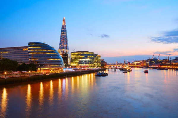 Londres horizonte puesta del sol Ayuntamiento y financiera —  Fotos de Stock