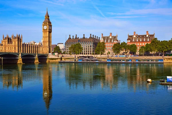 Big Ben Torre dell'orologio e Tamigi fiume Londra — Foto Stock