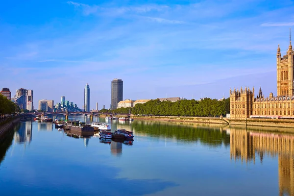 Лондонська skyline від річки Темза — стокове фото