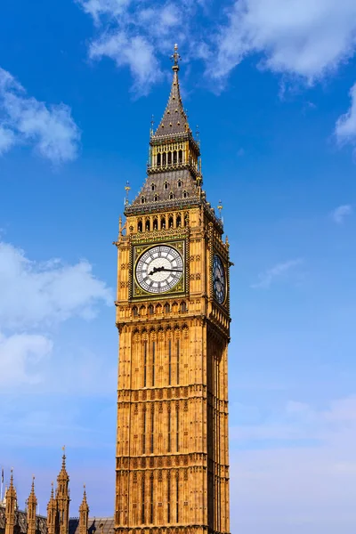 Big Ben баштою в Лондоні — стокове фото