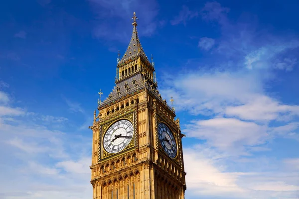Großer ben clock tower in london england — Stockfoto