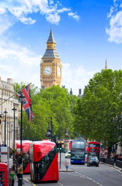 Trafalgar Meydanı'na trafikten Londra Big Ben