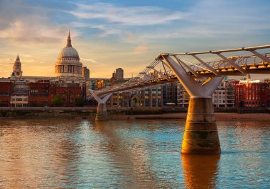 Millennium Katedrali'nin London St Paul Pauls