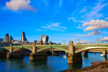 Thames Nehri Londra Southwark Köprüsü