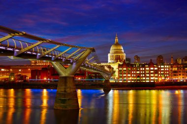 Millennium Katedrali'nin London St Paul Pauls