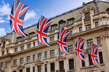 Londra İngiltere'de Oxford Street W1 Bayraklarda