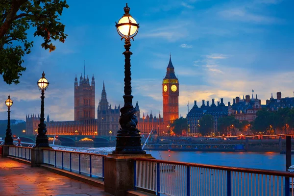 Zonsondergang skyline van Londen Bigben en Thames — Stockfoto