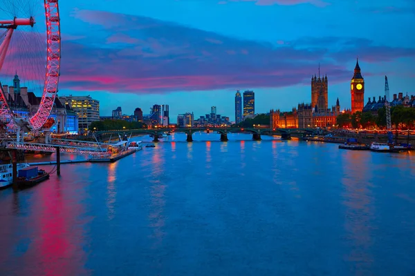 Západ slunce panorama Londýna Bigben a Temže — Stock fotografie