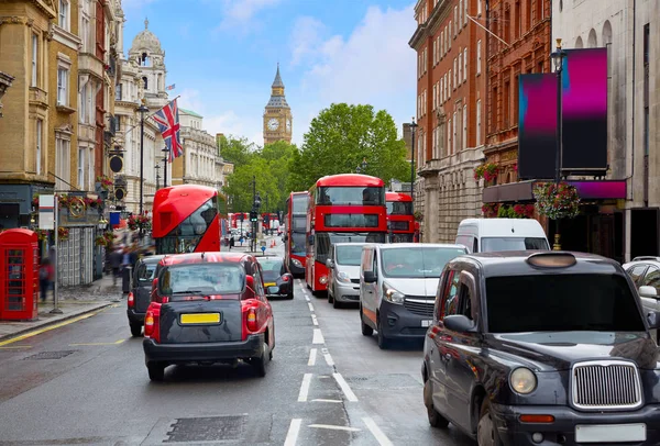 Trafalgar Meydanı'na trafikten Londra Big Ben — Stok fotoğraf