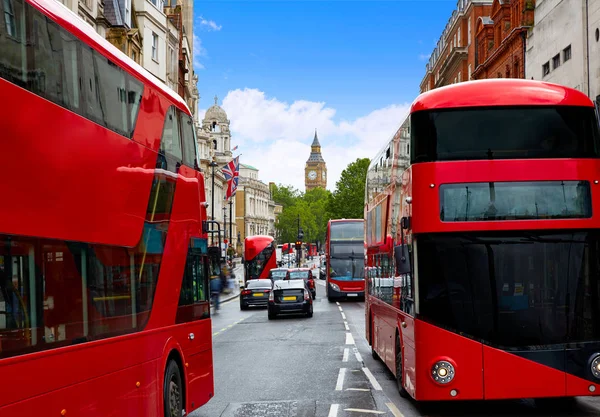 伦敦大笨钟从特拉法加广场交通 — 图库照片