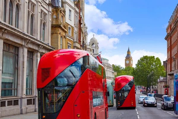 London Big Ben aus Trafalgar Square Verkehr — Stockfoto