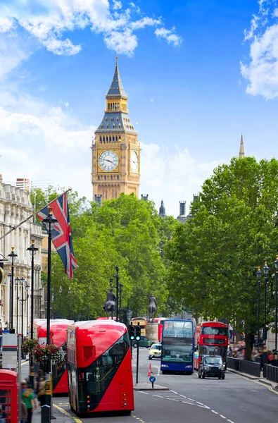 De Big Ben Londen van Trafalgar Square verkeer — Stockfoto