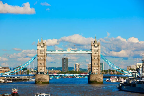 London tower bridge op de Theems — Stockfoto