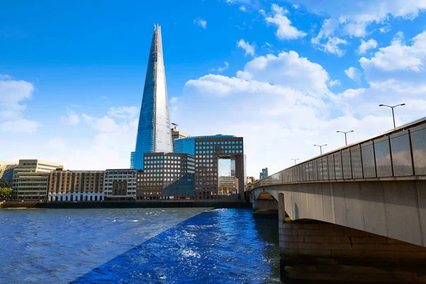 ロンドンのスカイライン テムズ川の破片 — ストック写真