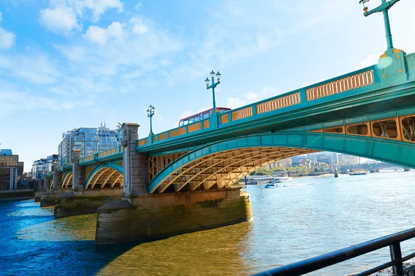London Southwark most na Tamizie — Zdjęcie stockowe