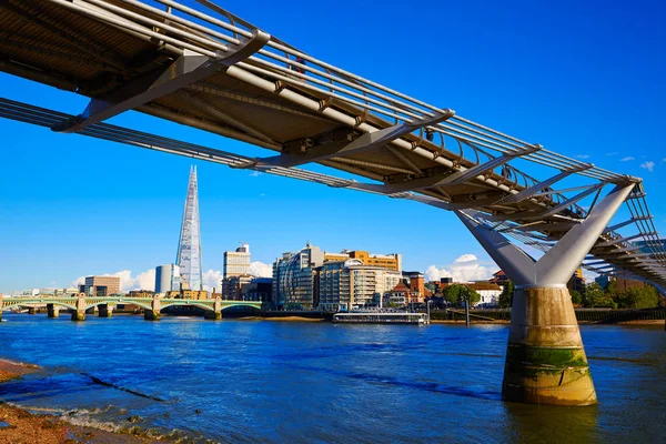London Millennium bridge skyline Uk — Zdjęcie stockowe