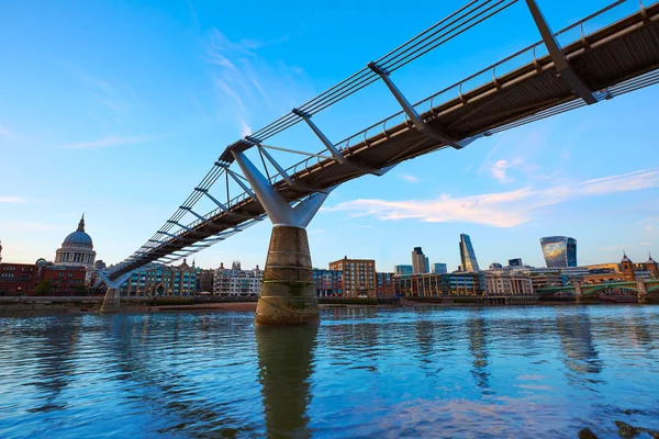 London Millennium Bridge Skyline Großbritannien — Stockfoto