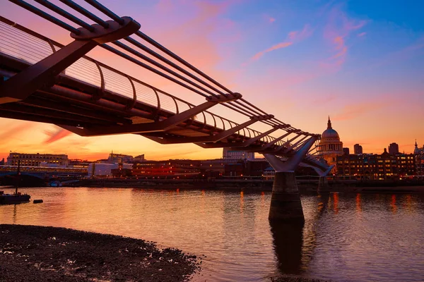 London Millennium bridge skyline Uk — Stockfoto