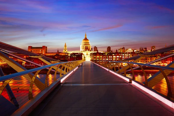 London Millennium bridge skyline Uk — Stockfoto