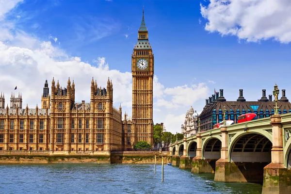 大本伦敦钟塔在英国泰晤士河 — 图库照片