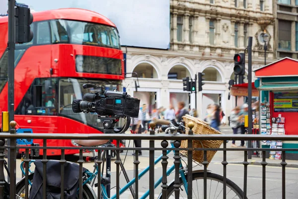 London Bus Piccadilly Circus in Großbritannien — Stockfoto
