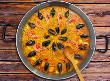Deniz ürünleri paella İspanya Valencia tarifi