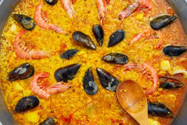 Deniz ürünleri paella İspanya Valencia tarifi