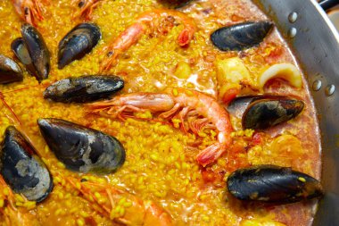 Deniz ürünleri paella İspanya Valencia tarifi
