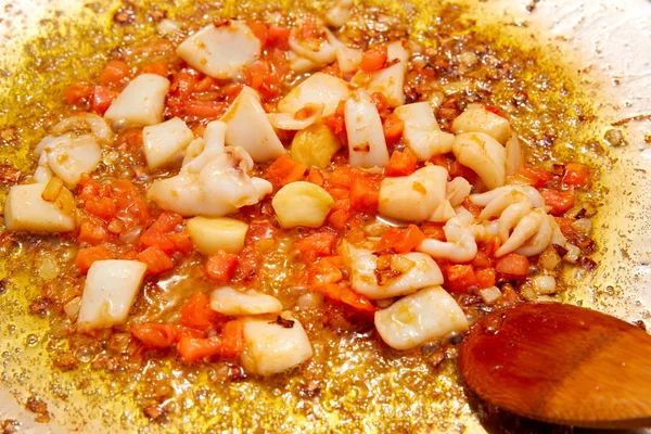 Paella de mariscos de españa receta freír paso —  Fotos de Stock