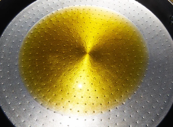 Paella aus Spanien erster Schritt mit Olivenöl — Stockfoto