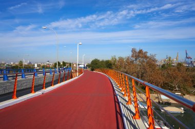 Valencia bağlantı noktası görünümünden Pinedo Bridge'de