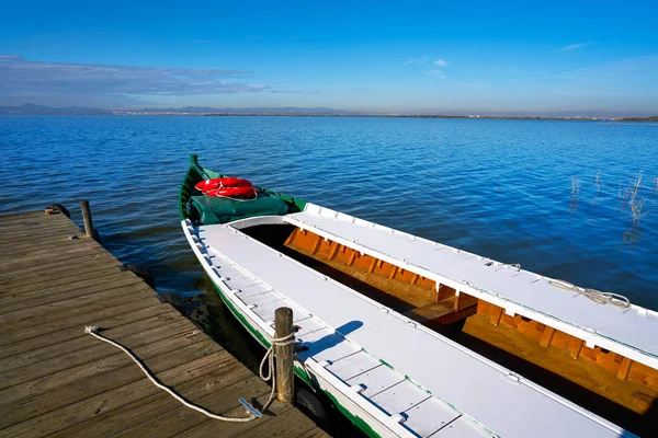 Albufera of Valencia boats in the lake — Stock Photo, Image