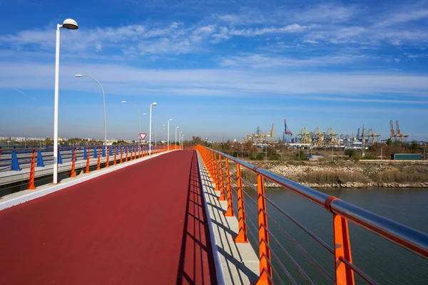 Valencia haven zicht vanuit bridge in Pinedo — Stockfoto