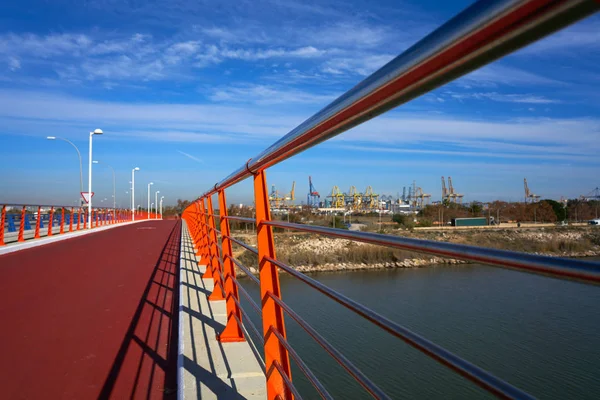 Valencia vue sur le port depuis le pont de Pinedo — Photo