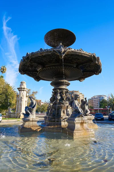 Alameda Albereda fontän av 1878 i Valencia — Stockfoto